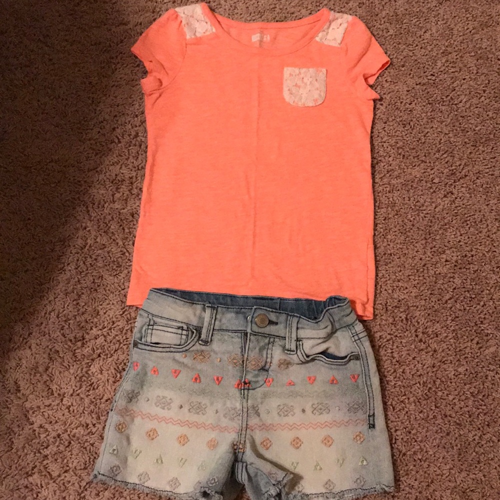 Crazy 8 top and Cherokee shorts size 5/6
